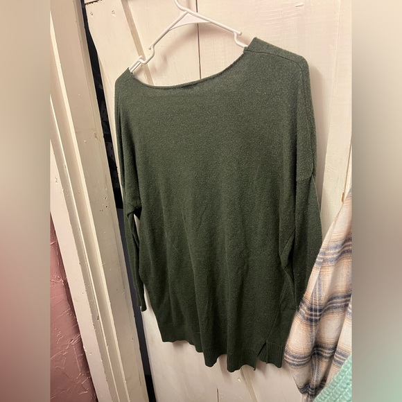 Green Long Sweater - Picture 2 of 3